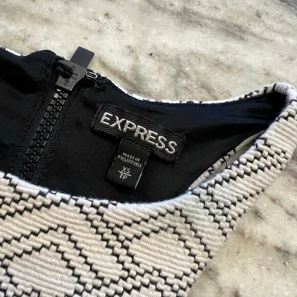 Express Black + White Racerback Crop Blouse XS - Picture 3 of 4